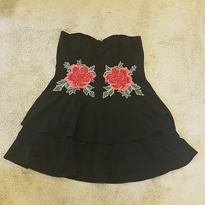 Beautiful strapless flowy black dress w/ flowers